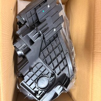 Lampa przednia prawa halogenowa Ciemna 68085416AF - 3