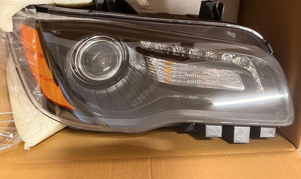 Lampa przednia prawa halogenowa Ciemna 68085416AF