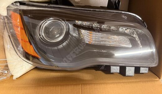 Lampa przednia prawa halogenowa Ciemna 68085416AF