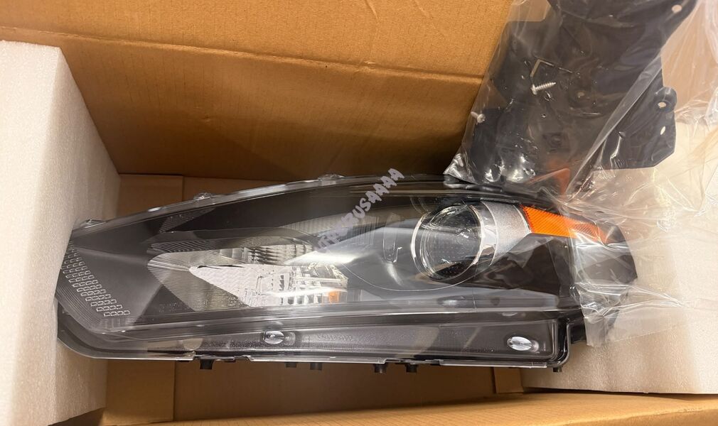 Lampa przednia Lewa Ciemna 68085141AL