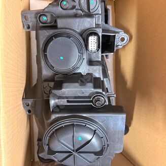 Lampa przednia lewa halogenowa Ciemna 68085417AF - 3
