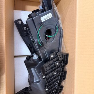 Lampa przednia Prawa+Lewa Xenon Jasny  68292806AB 68292807AB - 2