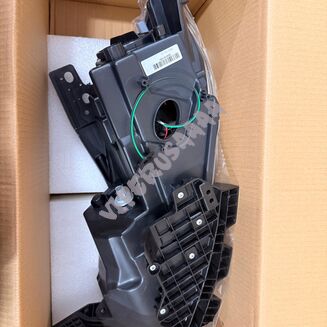 Lampa przednia Prawa Xenon Jasny  68292806AB - 2